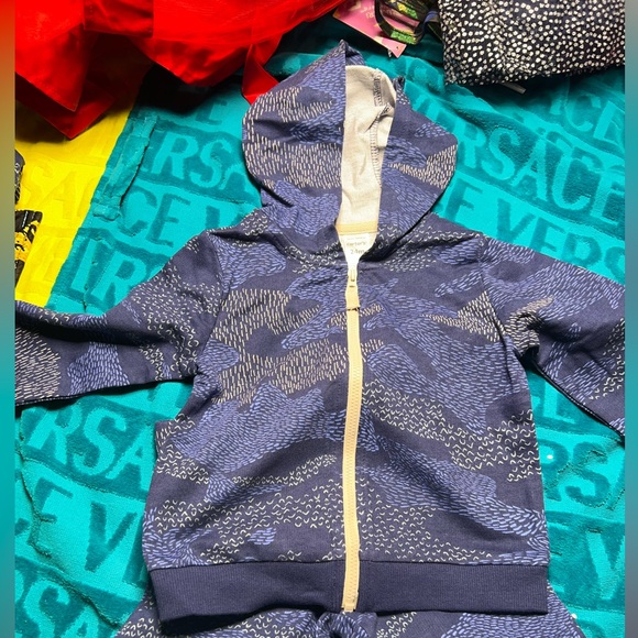 Carter’s Baby 3 piece sweatsuit - Picture 2 of 4